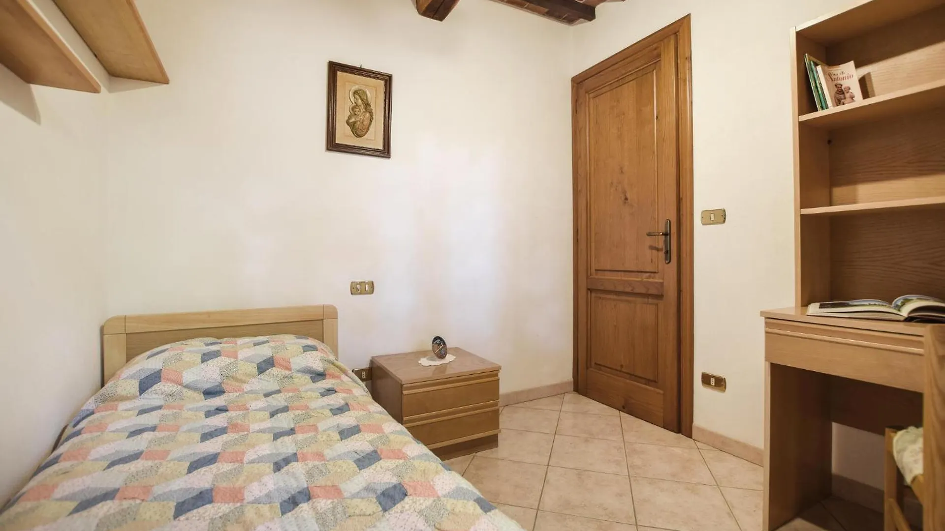 Nyaraló Gorgeous Home In Gombitelli With Kitchen Olaszország