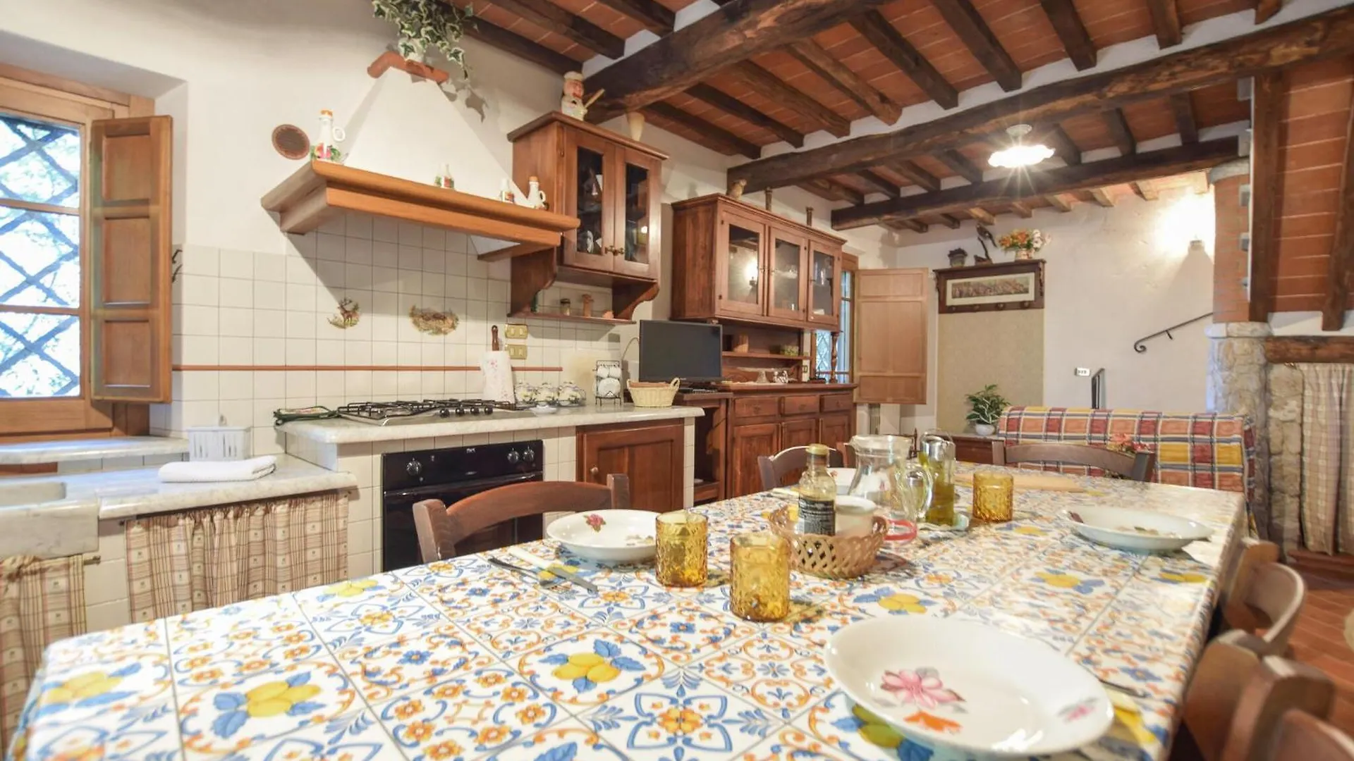 Nyaraló Gorgeous Home In Gombitelli With Kitchen