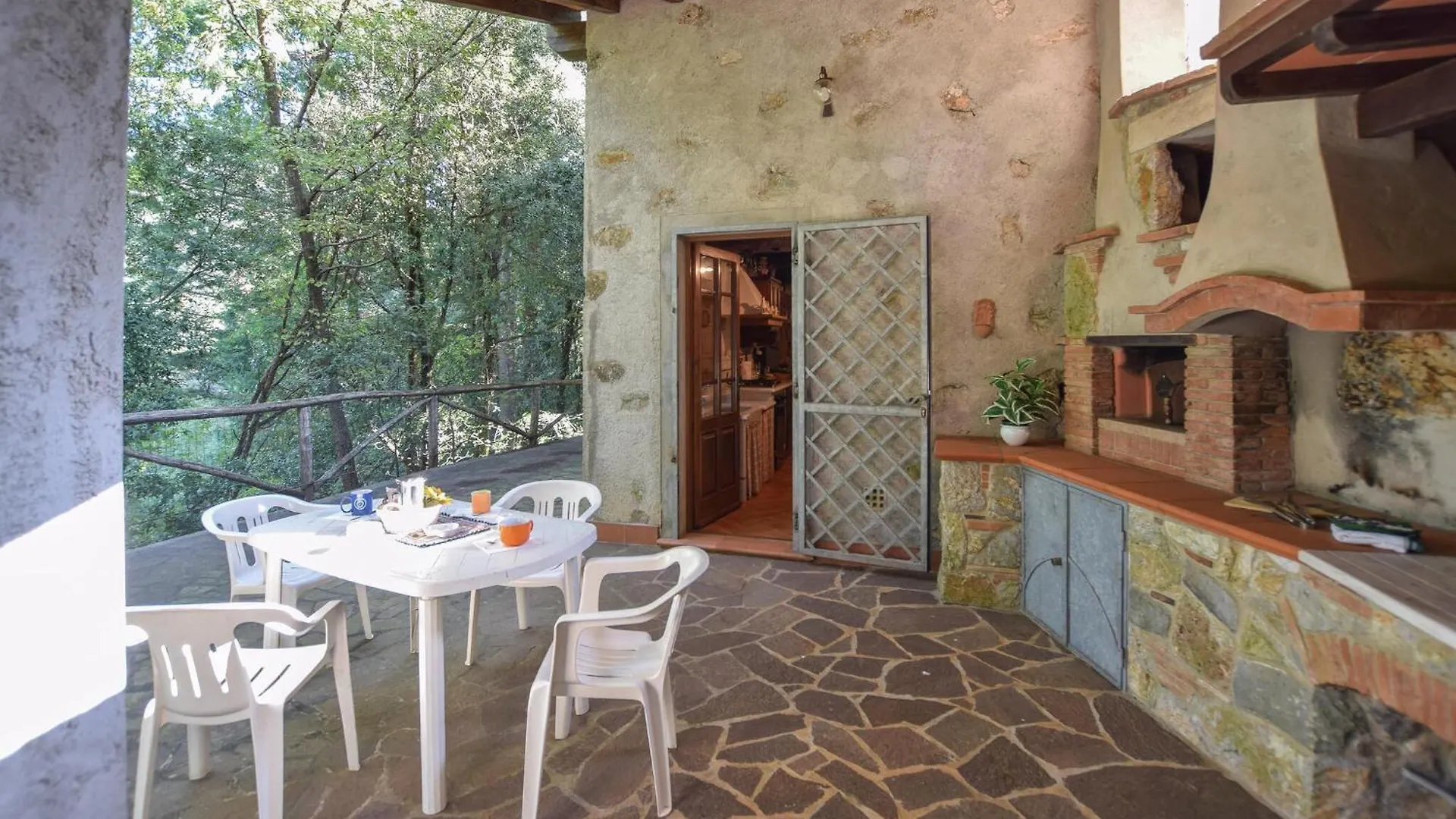Nyaraló Gorgeous Home In Gombitelli With Kitchen