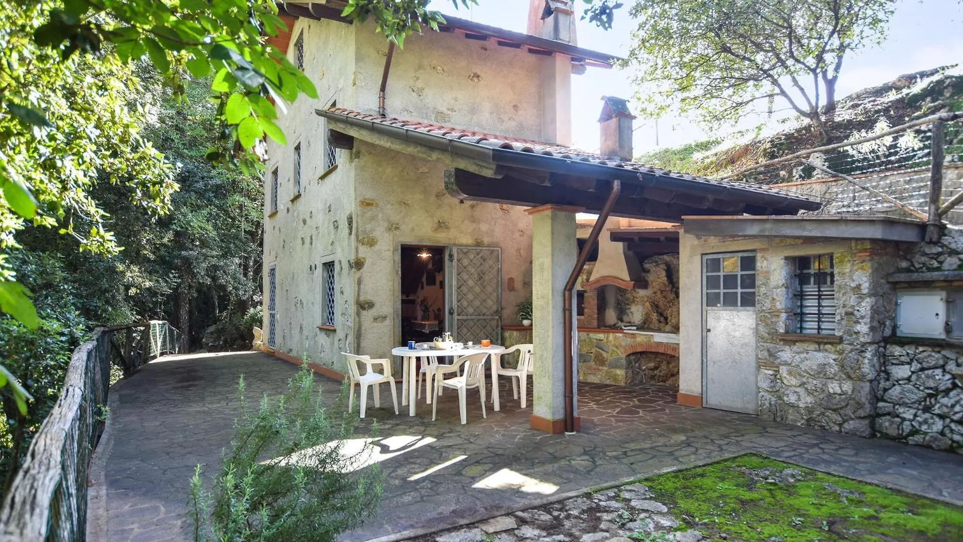 Gorgeous Home In Gombitelli With Kitchen